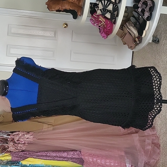 SHILLA Dresses & Skirts - Lace black dress size S